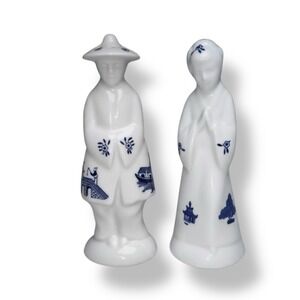Vintage "BLUE WILLOW" Blue & White Oriental Man & Woman Salt & Pepper Shaker